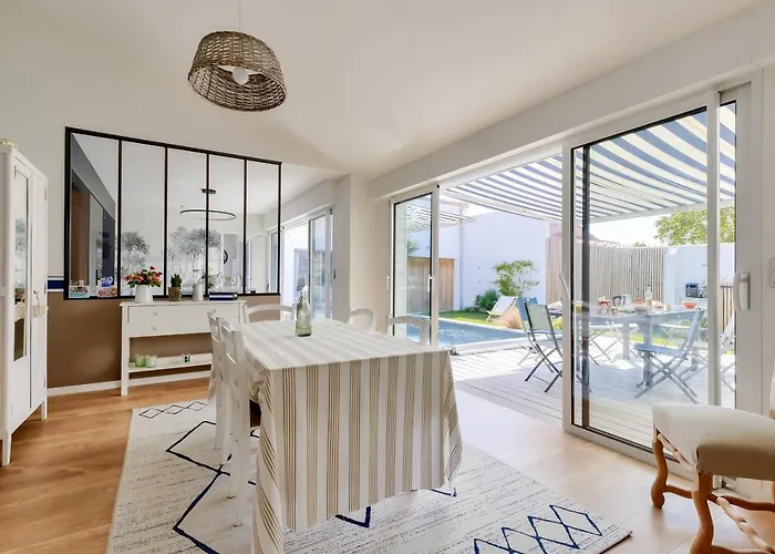 Piscine - 8 Personnes - D'olonne Les Sables-dʼOlonne